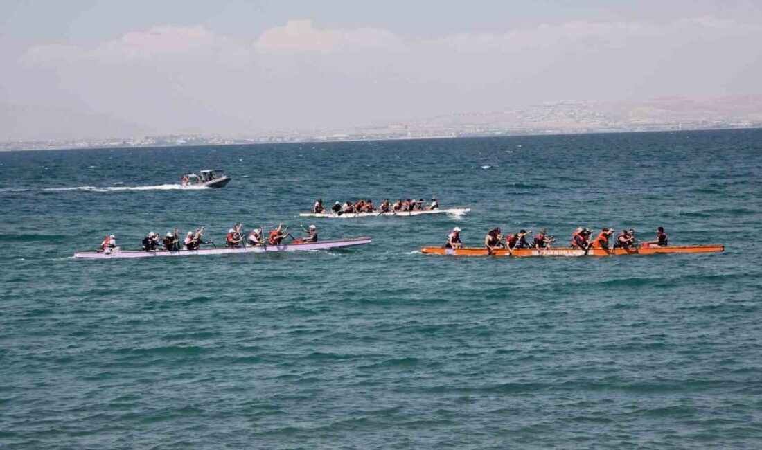 Van’da düzenlenen 12. Su Sporları Festivali coşkuyla sona erdi Van Gölü’nde bu yıl 12.’si düzenlenen Su Sporları Festivali, birbirinden