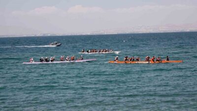 Van Gölü’nde bu yıl 12.’si düzenlenen Su Sporları Festivali, birbirinden