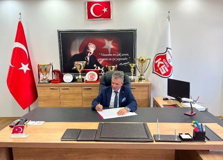 Kastamonuspor Yönetim Kurulu tarafından yapılan açıklamada, üç yönetim kurulu üyesini