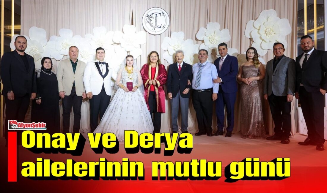 Çiğdem Onay ve İbrahim Erdoğan Derya çifti, düzenlenen görkemli düğün