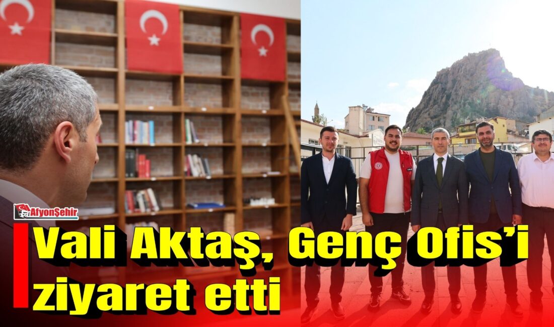Afyonkarahisar Valisi Dr. Naci Aktaş, Afyonkarahisar Gençlik Merkezi bünyesinde faaliyet