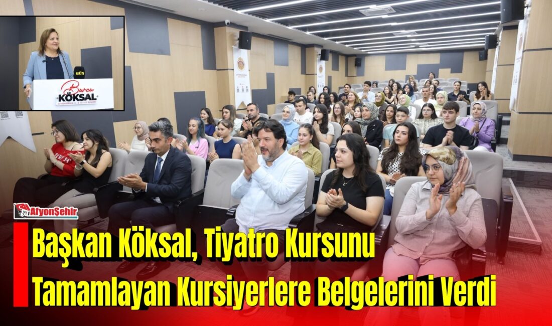 Afyonkarahisar Belediye Başkanı Burcu Köksal, Belediye Şehir Tiyatrosu tarafından düzenlenen