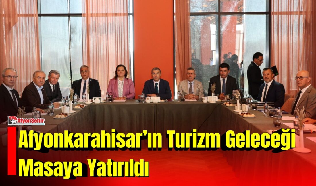 Afyonkarahisar Valisi Dr. Naci Aktaş, Belediye Başkanı Burcu Köksal, vali