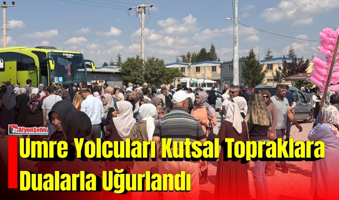 Kutsal toprakları ziyaret etmek üzere yola çıkacak olan umre yolcuları,