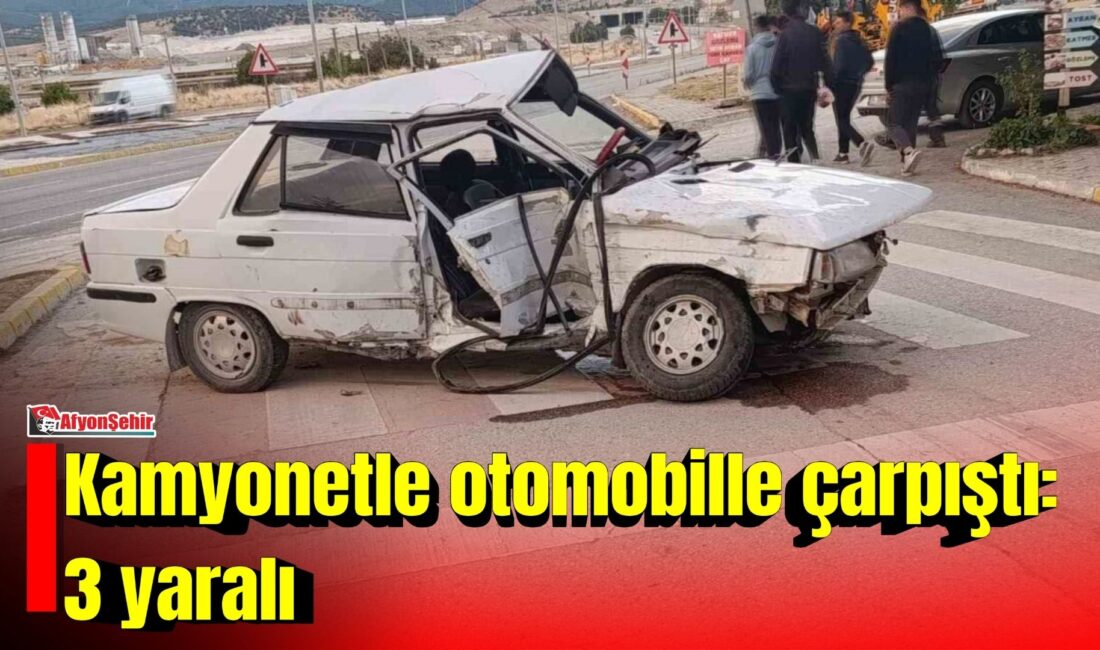 Afyonkarahisar’da kamyonet ile otomobilin çarpışması sonucu yaşanan trafik kazasında 3