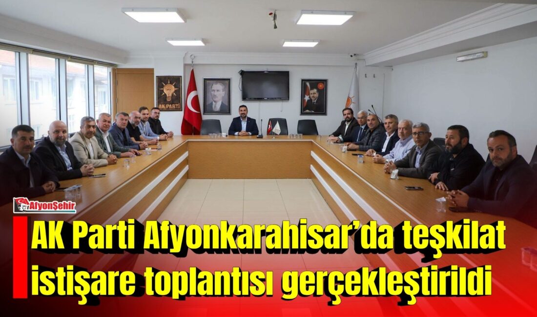 AK Parti Afyonkarahisar teşkilatında, parti çalışmaları kapsamında ilçe başkanlarının katılımıyla