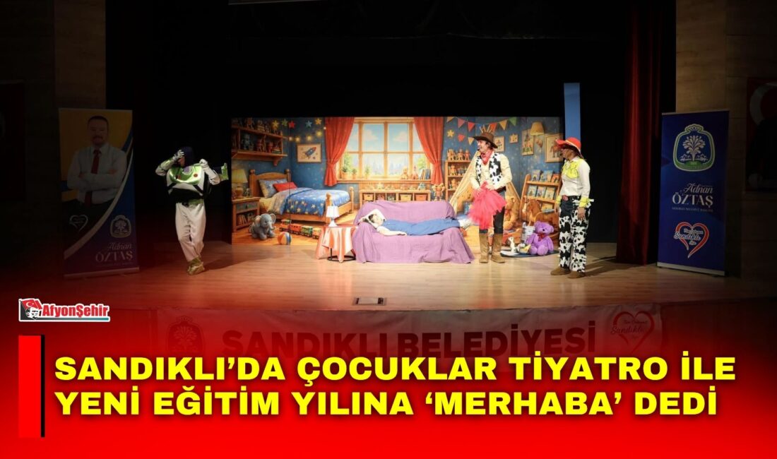 Sandıklı’da çocuklar tiyatro ile yeni eğitim yılına ‘merhaba’ dedi Sandıklı Belediyesi tarafından çocuklara ‘Okula Merhaba’ hediyesi olarak düzenlenen tiyatro
