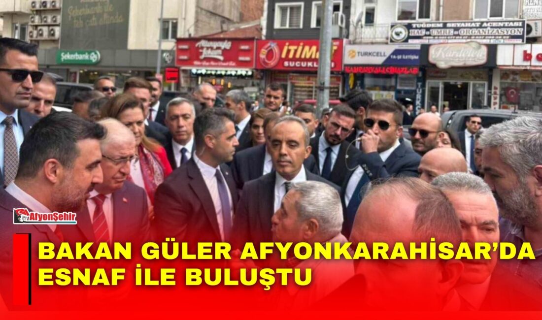 Afyonkarahisar’a gelen Milli Savunma Bakanı Yaşar Güler, kent merkezinde esnaf