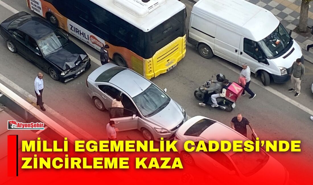 Milli Egemenlik Caddesi’nde zincirleme kaza Afyonkarahisar’da Milli Egemenlik Caddesi üzerinde 3 aracın karıştığı trafik kazası