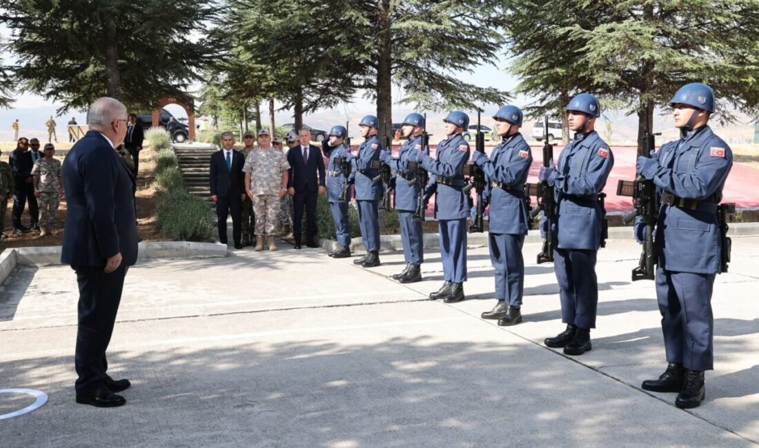 Milli Savunma Bakanı Yaşar Güler, Afyonkarahisar’da bulunan 17’nci Hava ve