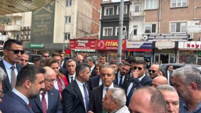 Afyonkarahisar’a gelen Milli Savunma Bakanı Yaşar Güler, kent merkezinde esnaf