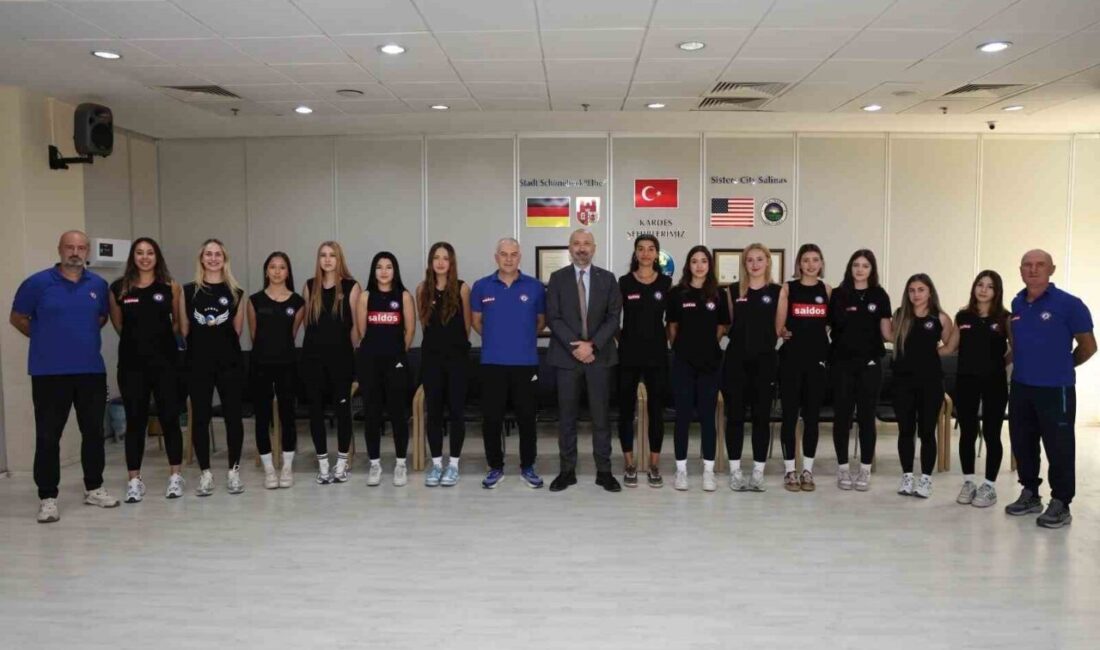 Söke’nin başarılı voleybolcuları, yeni sezonda 2. Lig’de Play-Off hedefiyle sahaya