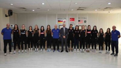 Söke’nin başarılı voleybolcuları, yeni sezonda 2. Lig’de Play-Off hedefiyle sahaya