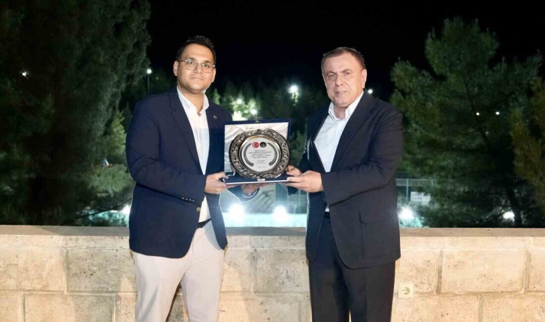 Mardin’in Midyat İlçe Belediye Başkanı Veysi Şahin, Midyat Devlet Hastanesinde