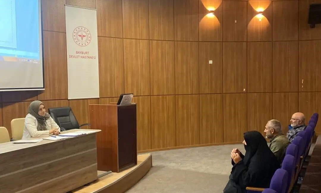 Bayburt Devlet Hastanesinde diyabet hastaları ve hasta yakınlarına yönelik her