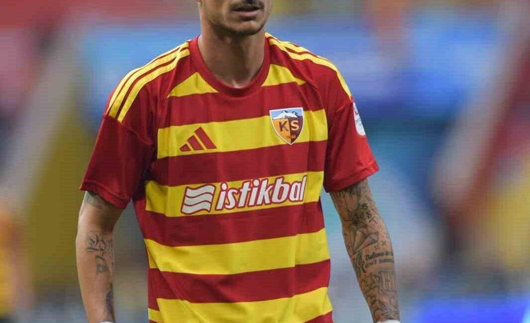 Kayserispor’da son 2 maçta forma giyemeyen Benhur Keser, cezasını tamamlandı.