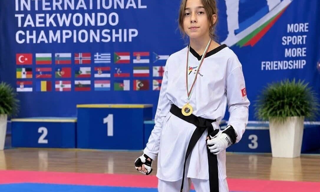 Bilecikli tekvando sporcusu Zeynep Acar, Dupnıtsa Open’da şampiyon oldu. Avrupa