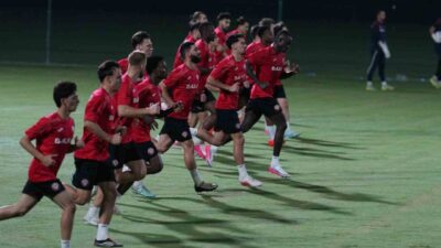 Çorum FK Teknik Direktörü Burak Yılmaz, takımın başında ilk antrenmanına