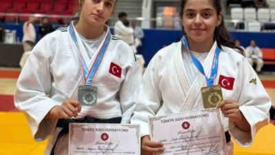 Çanakkale’de düzenlenen Sporcu Eğitim Merkezleri (SEM) Türkiye Judo Şampiyonası’nda mücadele
