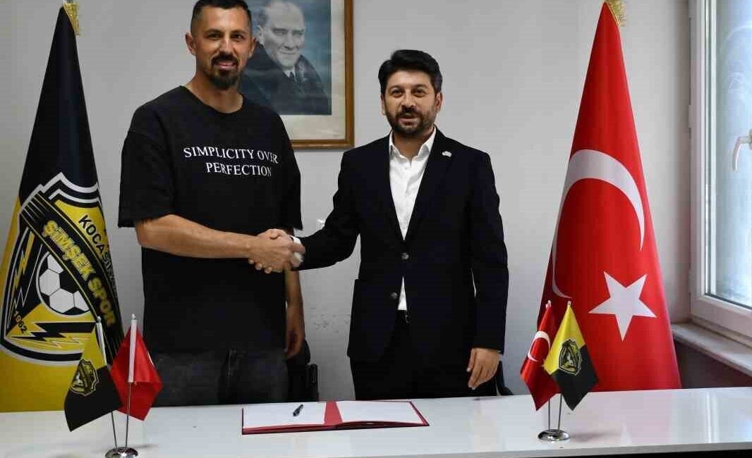 Cihan Şentürk, Kocasinan Şimşekspor’da Kocasinan Şimşekspor tecrübeli kaleci Cihan Şentürk’ü kadrosuna kattı. Profesyonelliğe Geçiş