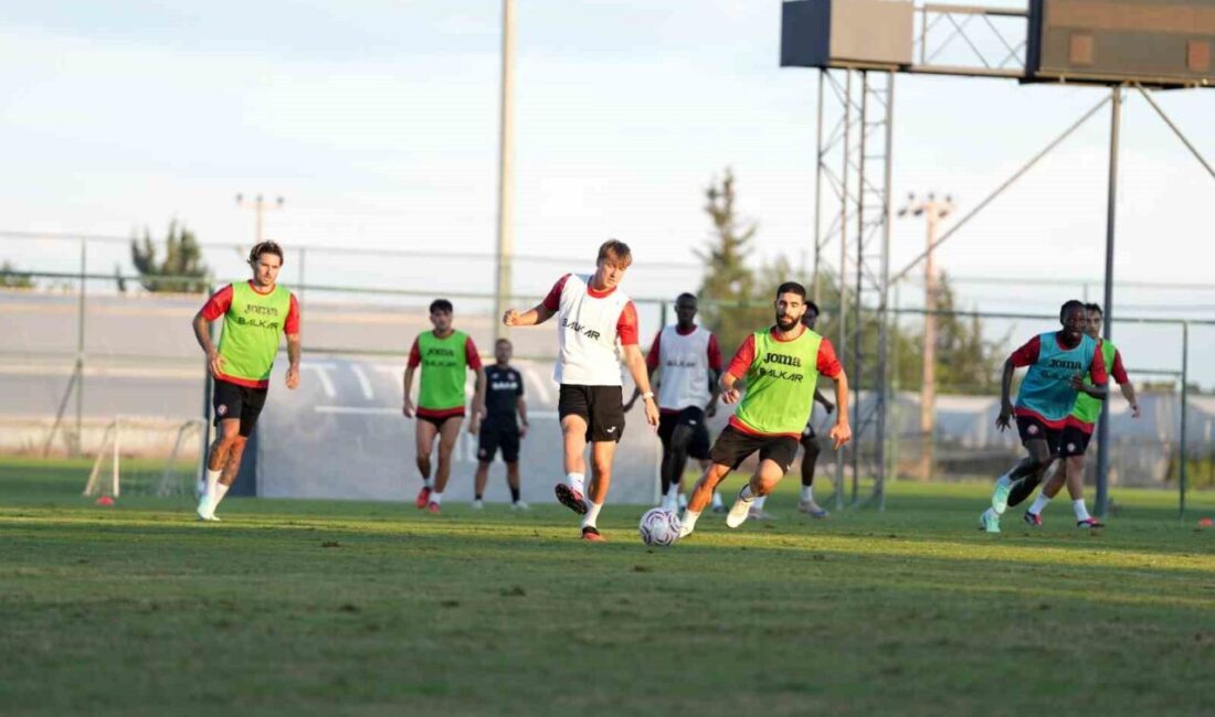 Milli maçlar sebebiyle Trendyol Süper Lig’e verilen arada Antalya’da olan