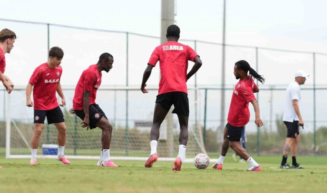 Trendyol Süper Lig ekiplerinden Çorum FK, Antalya’daki kamp çalışmalarına bugün