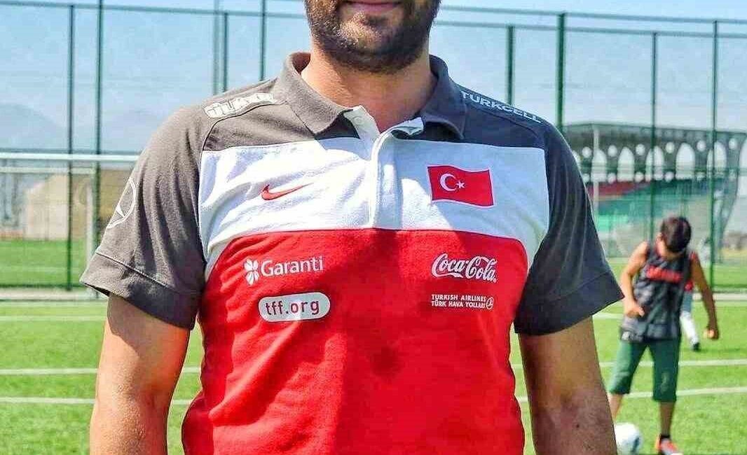 Kayseri Süper Amatör Küme ekiplerinden Develispor antrenör Eren Çalapverdi ile