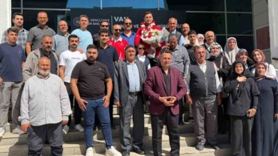 Kosova’da düzenlenen U24 Dünya Muaythai Şampiyonası’nda +91 kiloda dünya şampiyonu
