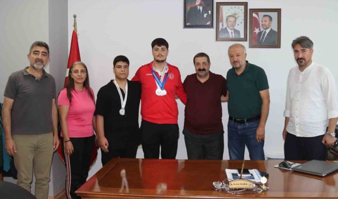 Elazığ Belediyespor Kulübü sporcularından Ali Asaf Çiçek, Bulgaristan’da düzenlenen şampiyonada