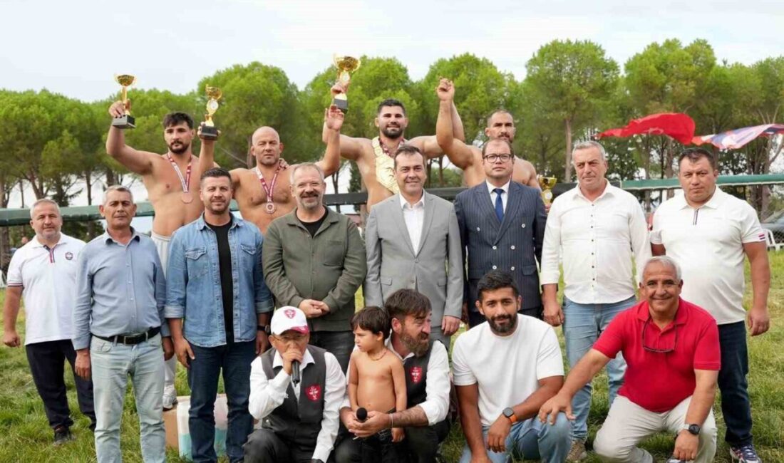 Balıkesir’in Gömeç ilçesi yağlı güreşlere ev sahipliği yaptı. Ulubeyler Mahallesi