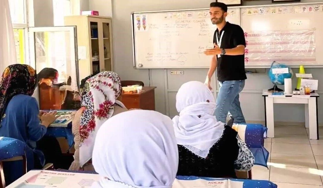 Şırnak’ın Güçlükonak ilçesinde koruyucu sağlık hizmetleri kapsamında köylerde yürütülen bilgilendirme