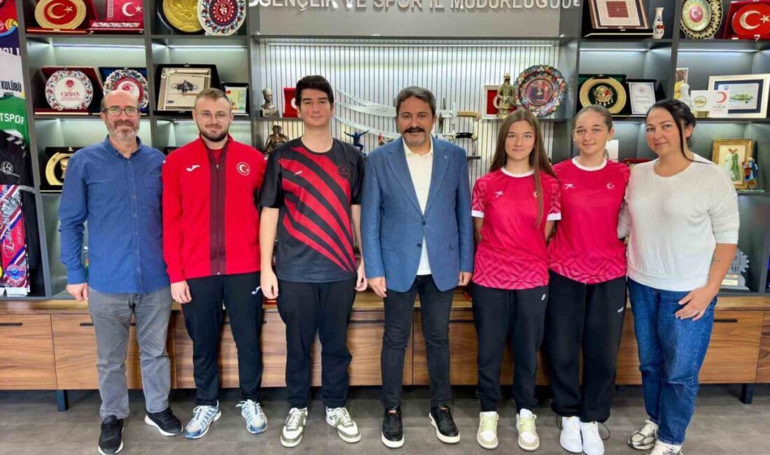 Almanya’da düzenlenen İşitme Engelliler Gençler Badminton Avrupa Oyunları’nda çift kızlar