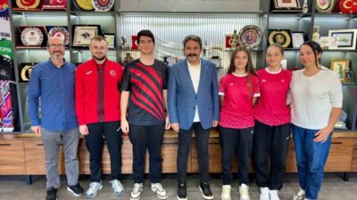 Almanya’da düzenlenen İşitme Engelliler Gençler Badminton Avrupa Oyunları’nda çift kızlar