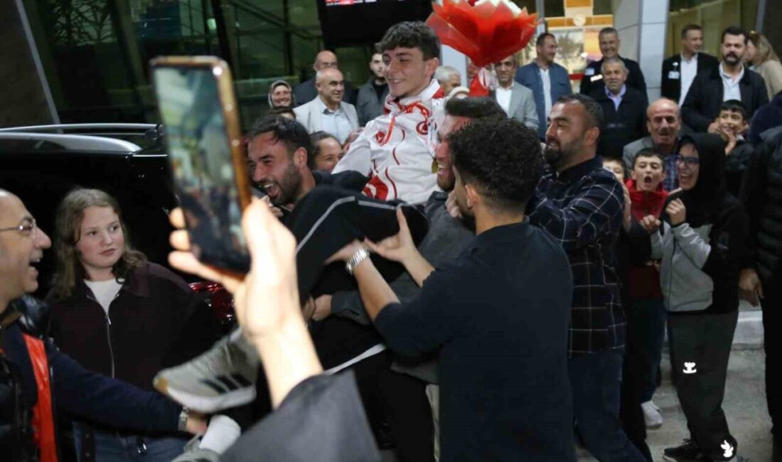 İtalya’da düzenlenen Kick Boks Dünya Şampiyonası’nda finalde İsrailli rakibini mağlup
