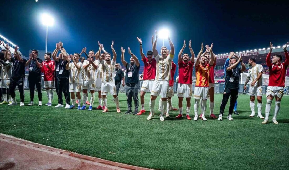 1. Lig ekiplerinden Kayserispor, Mardin 1969 Spor galibiyetinin ardından 1.