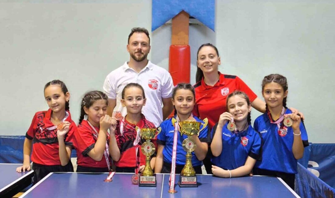 Eskişehir’i temsil eden masa tenisi sporcuları, düzenlenen Bölgeler Takım ve