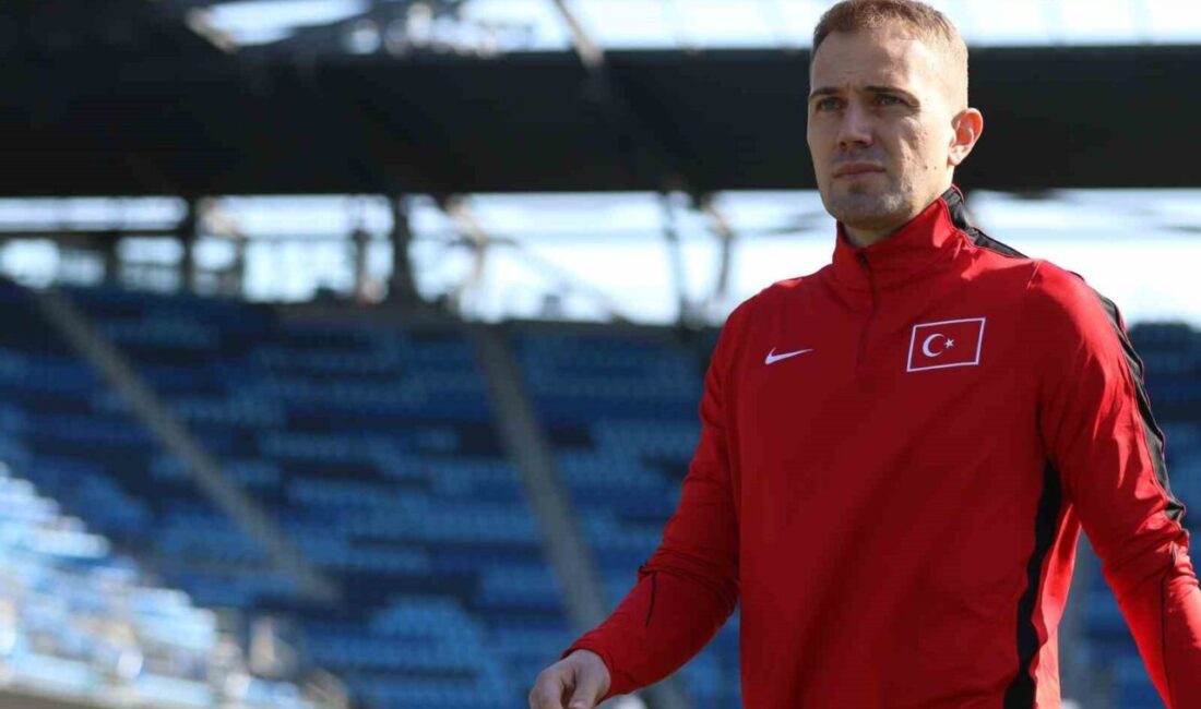 Fenerbahçe’nin deneyimli kalecisi Mert Günok, milli takım kariyerini noktaladığını açıkladı.