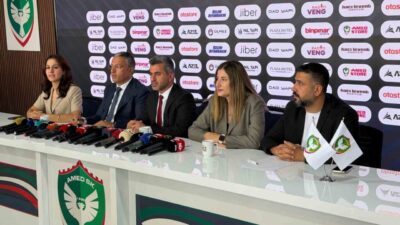 Amed Sportif Faaliyetler Kulübü Başkanı Nahit Eren, bilet satışı sırasında