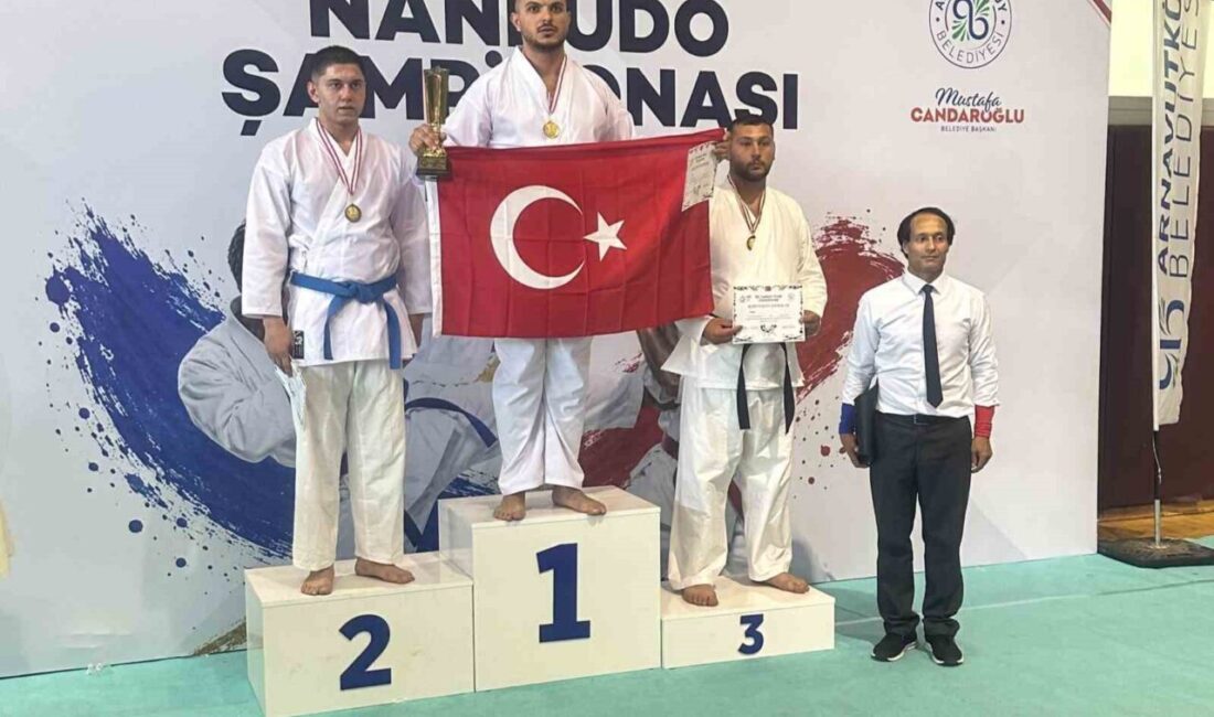 Aydın Şehir Hastanesi’nde Yoğun Bakım Hemşiresi olarak görev yapan Fuat