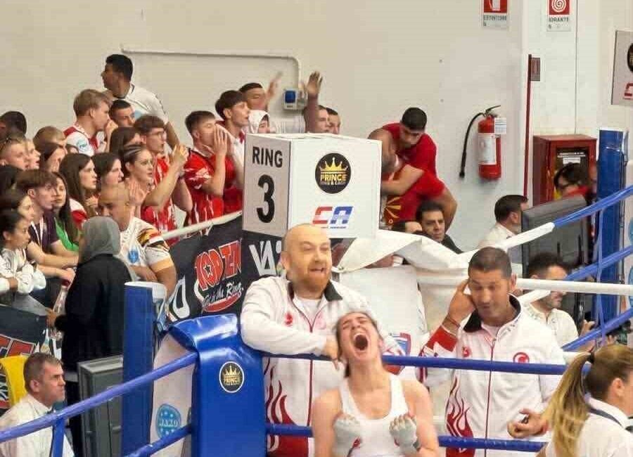 İtalya’da düzenlenen WAKO Dünya Kick Boks Şampiyonası’nda büyük bir başarıya
