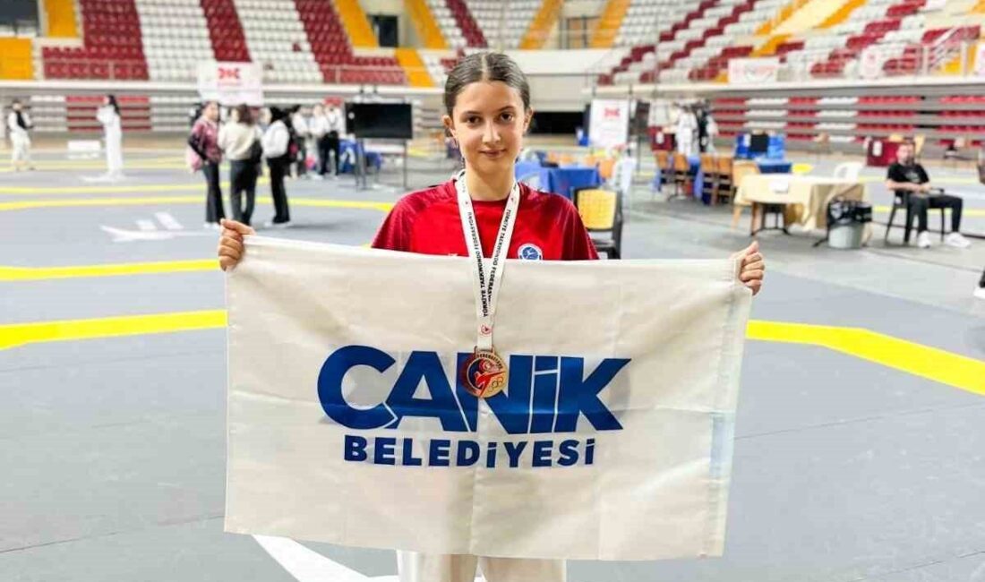 Samsun Canik Belediyespor Kulübü sporcusu Asiye Nur Bilgin, Tekvando Türkiye