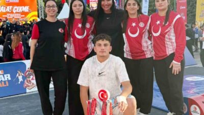 İstanbul’da düzenlenen Mas Güreşi Türkiye Şampiyonası’nda mücadele eden Samsunlu sporcular,