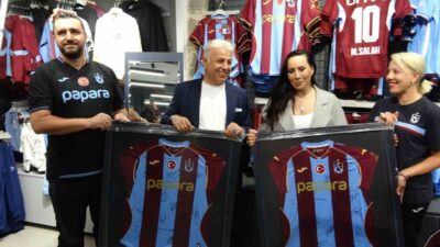 Koyu Trabzonspor taraftarı ünlü sanatçı Asena, bordo-mavili kulübün Mohamed Salah