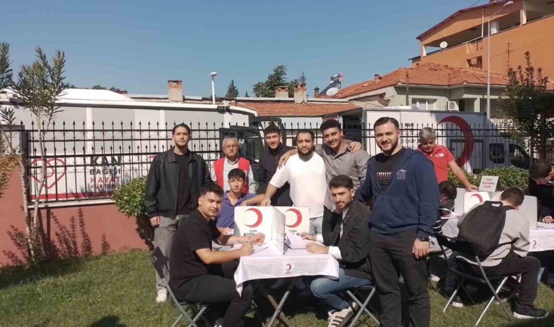 Sarıgöl Meslek Yüksekokulu öğrencileri, Türk Kızılayı ekiplerinin okul bahçesinde düzenlediği