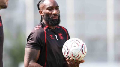Sivasspor’da Gabonlu futbolcu Aaron Appindangoye’nin sakatlandığı açıklandı. Kulüpten yapılan açıklamada,