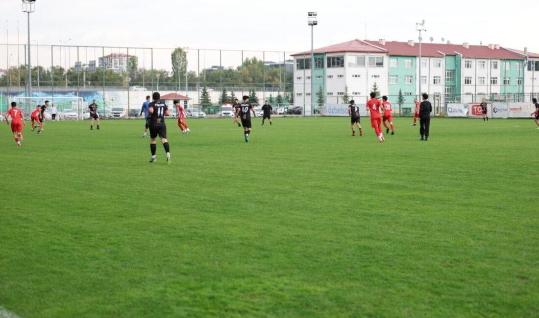 Sivas’ta Filistinli öğrencilerle dostluk maçı Sivas Gücü Belediyespor ile Sivas Cumhuriyet Üniversitesi’nde eğitim gören Filistinli