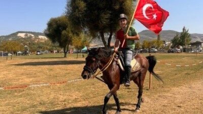 Balıkesir’in Bigadiç ilçesinde düzenlenen Rahvan At Yarışları’nda Kütahya’nın Tavşanlı ilçesini