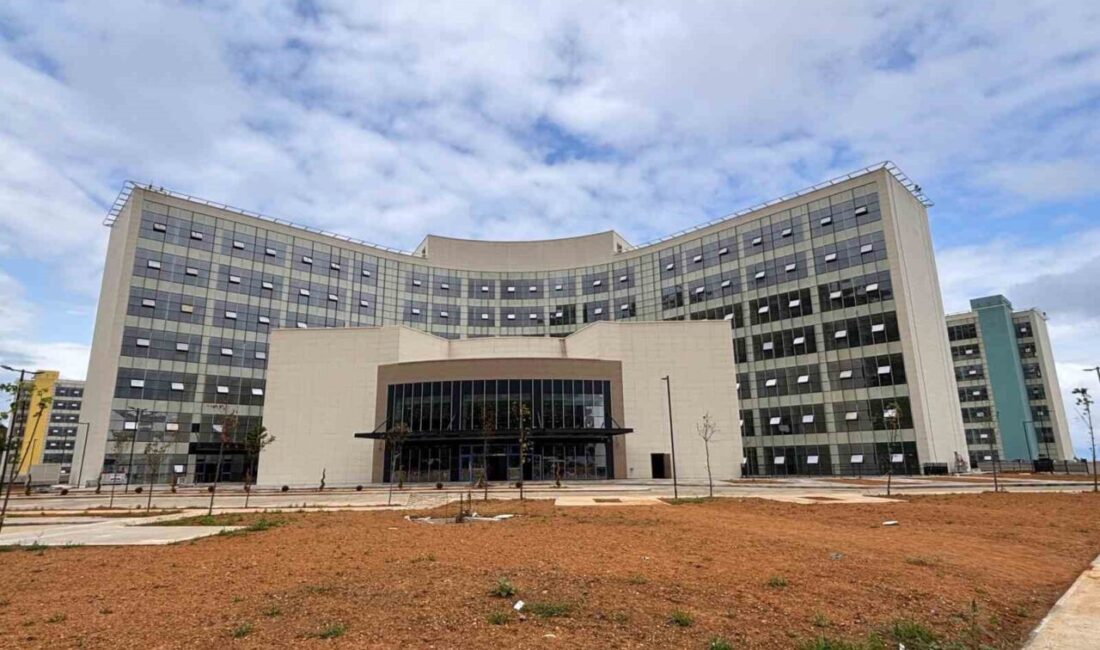 Trabzon’da 900 yataklı Şehir Hastanesi’nde yapım çalışmalarında sona gelinirken, hastanenin