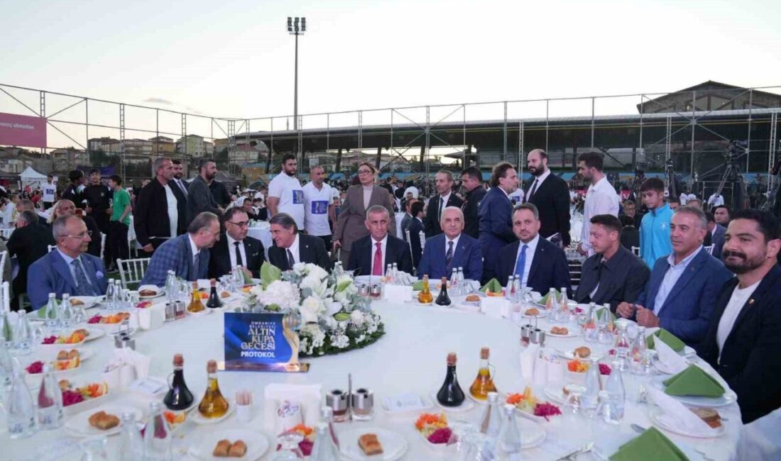 Ümraniye’nin şampiyonları, Altın Kupa Gecesi’nde ödüllendirildi Ümraniye Belediyesi Spor Kulübü bünyesinde 21 branşta mücadele eden bin