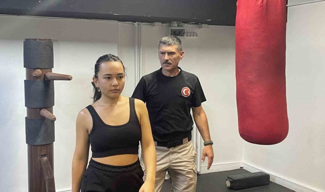 Ankara’da kadınlara wing chun eğitimi veren Başantrenör Mustafa Coşkun, savunma